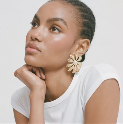 Glistening Embrace EARRINGS