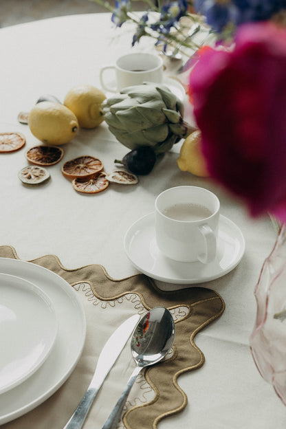 Gisèle Scallop Placemat with embroidered detail