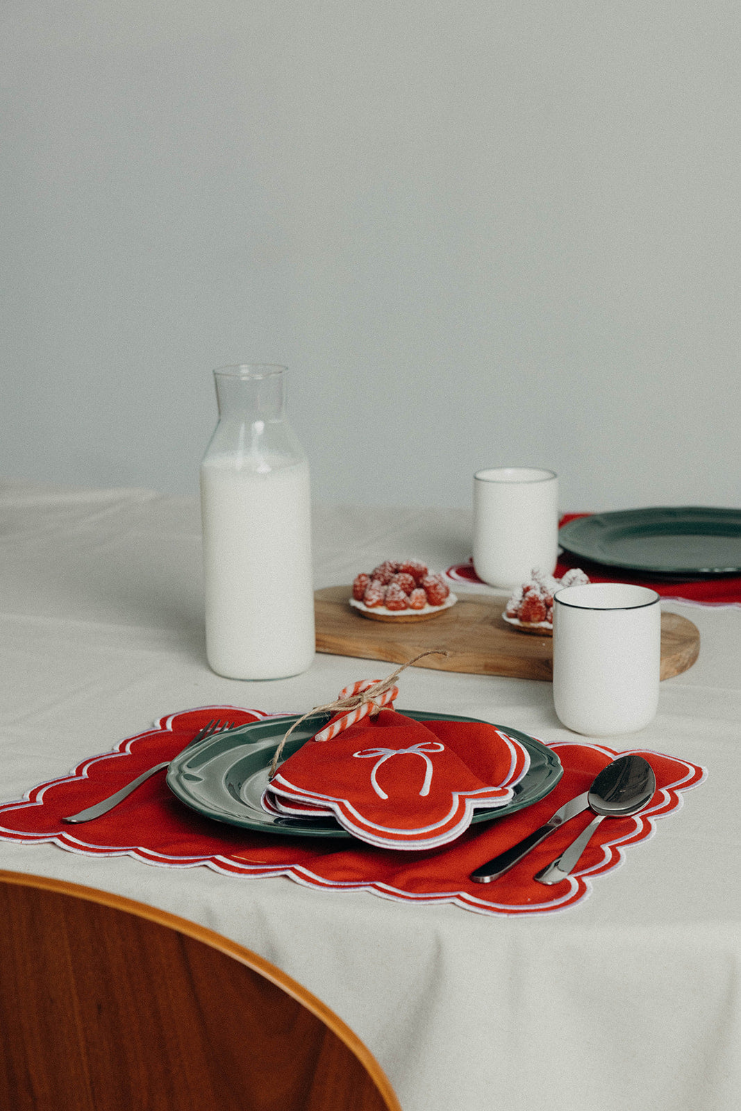 Rosie Scallop Placemat with bow